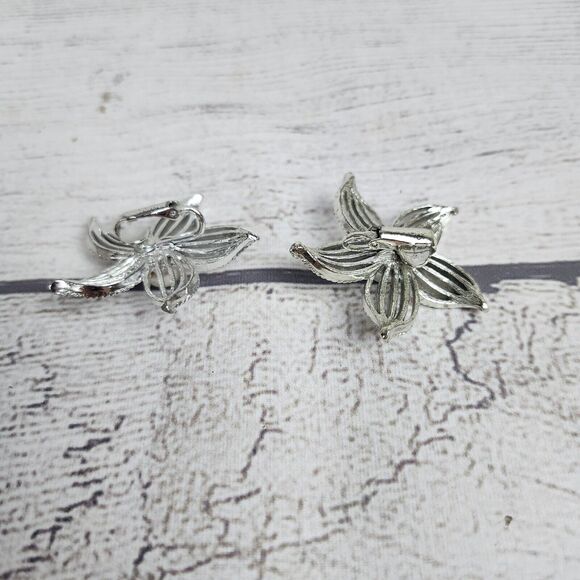 VTG Sarah Coventry MCM Brooch & Clip On Earrings Set Moon Flower Wearable Art - Picture 7 of 8